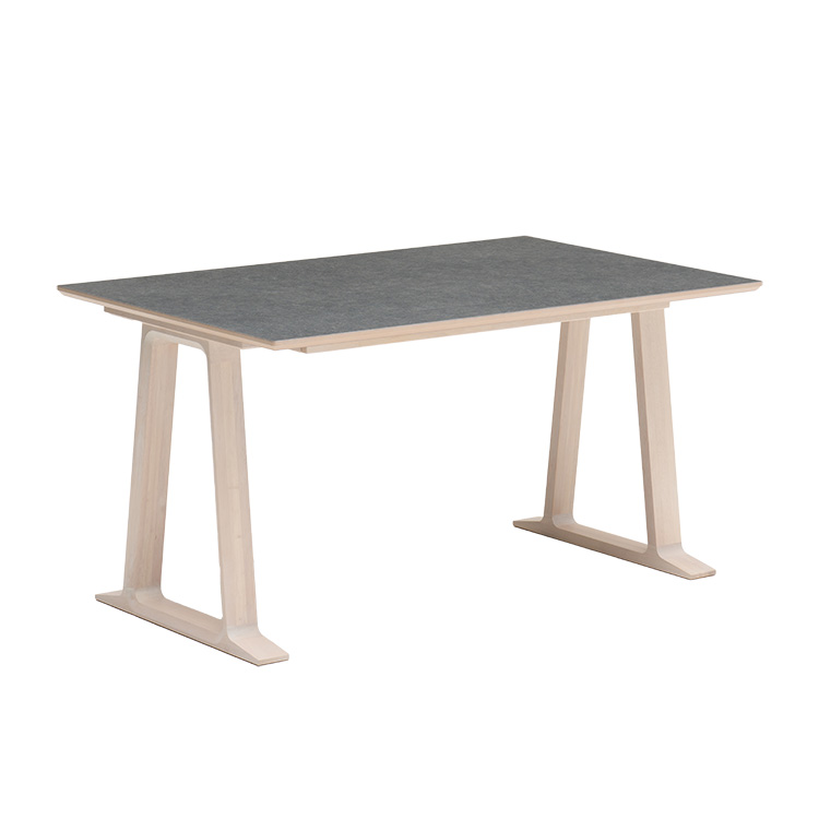 <p>・ダイニングテーブル：DA4980Y002</p>