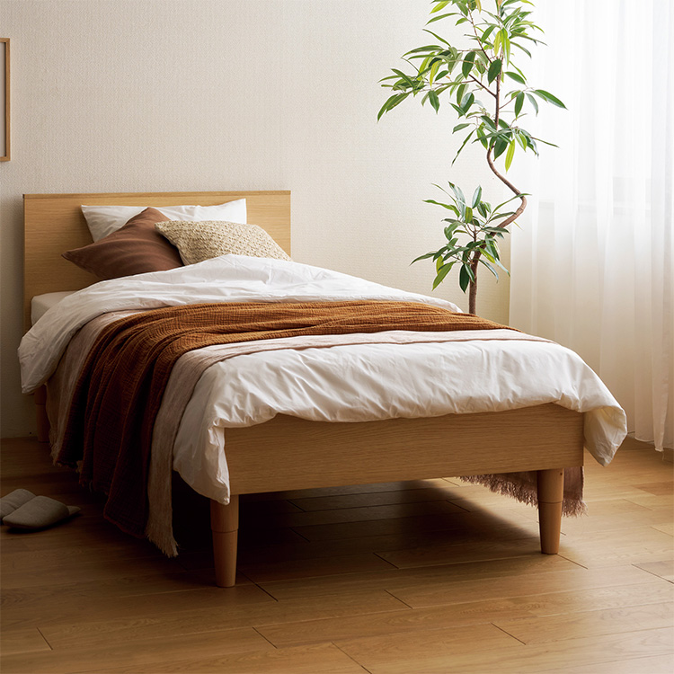 <p>シンプルでどんなお部屋にも合うモデル。<br />表面材には、傷に強いレアテックス素材を採用。</p>
