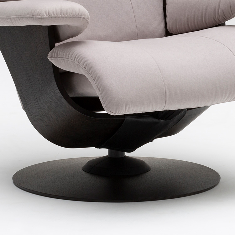 <p>一本脚は回転式。自由に向きが変えられます。</p>