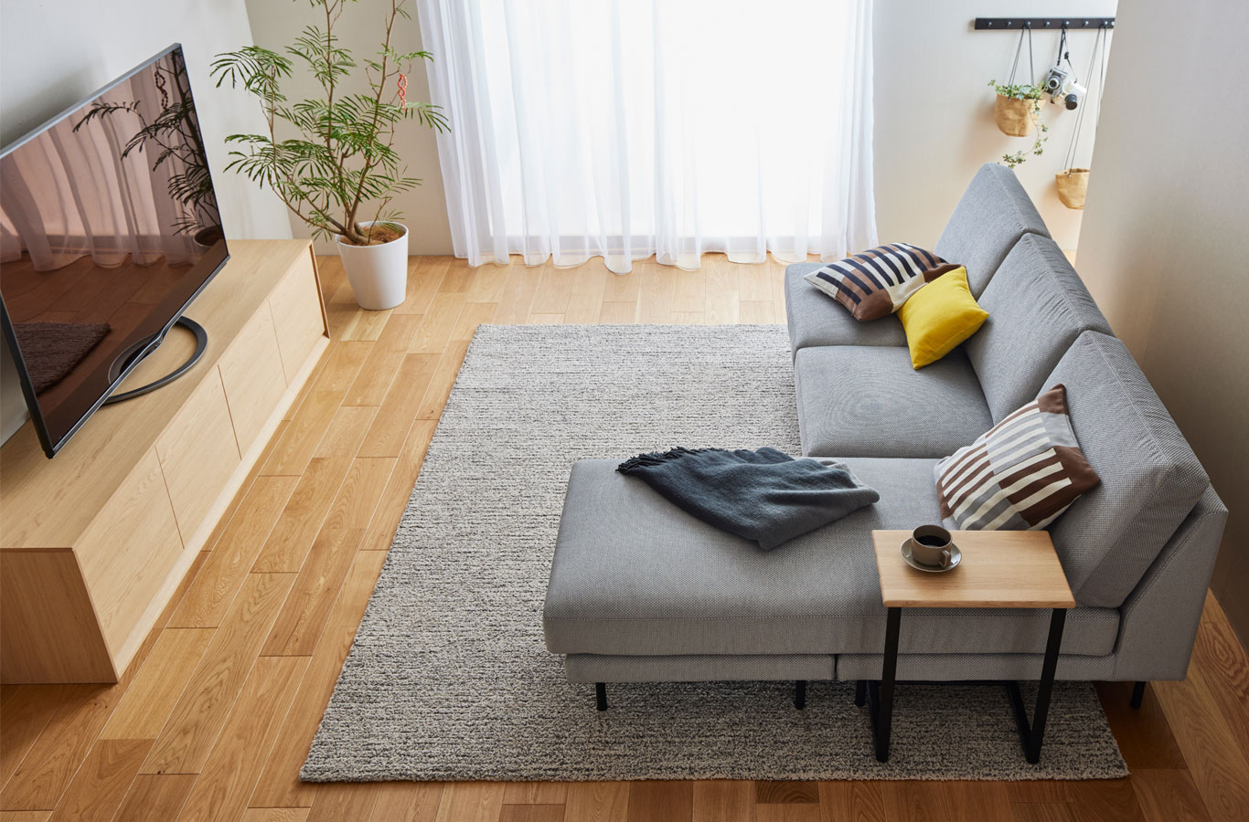 デザイン性と機能性を兼ね備えたリビングテーブル・サイドテーブル特集